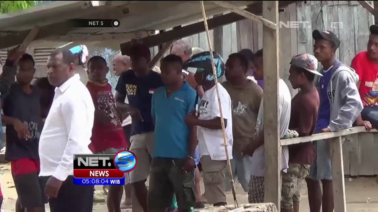 Aksi Anarkis Bentrok Warga di Sorong Dengan Senjata Tajam - NET5