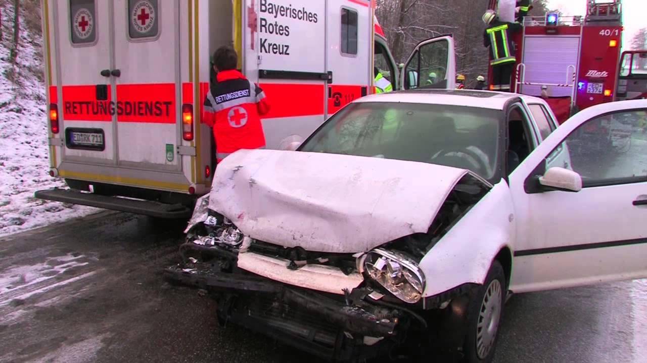 Schnee-Unfall bei Erding: Frau lebensgefährlich verletzt