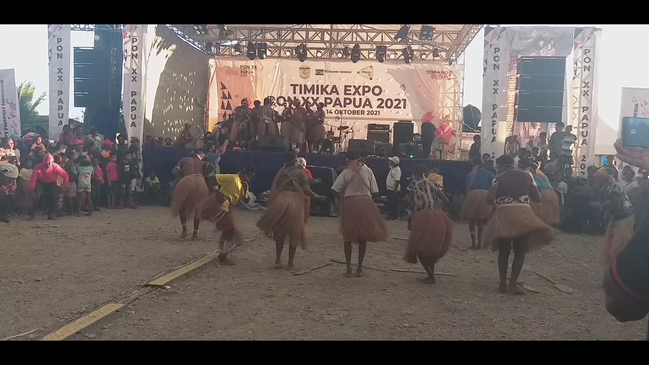Tarian suku kamoro kampung hiripau