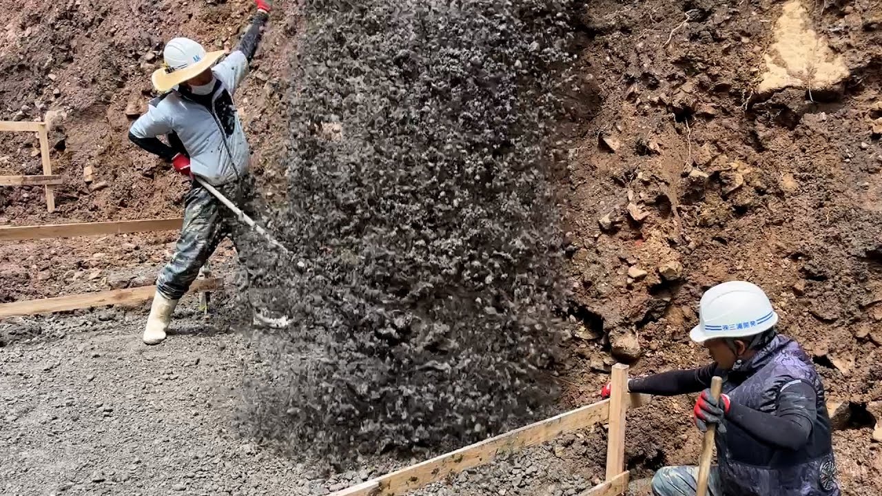 ４トントラック１００台分の床掘後に大量の基礎砕石を敷き均す -床掘編-【道路拡幅工事 - Part 1】