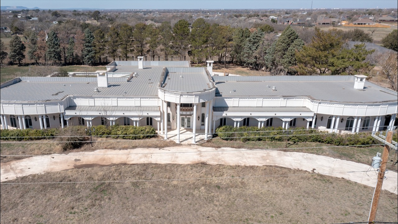 Abandoned WHITE HOUSE Mansion | 2 Pools, Library, And Ballroom