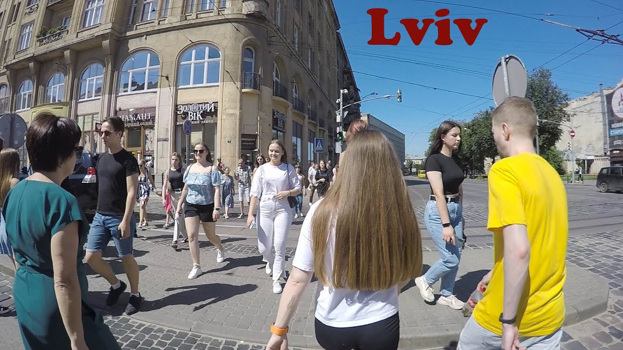 Walking in Lviv (Львів Lwow) Chornovola Forum Dzherelna Shpytalna Прогулянка містом | Ukraine 🇺🇦