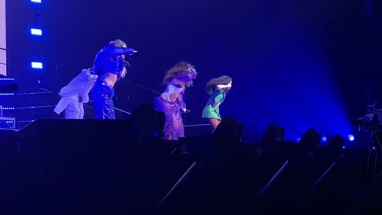 little mix - salute/industry baby | confetti tour (newcastle 04/15)