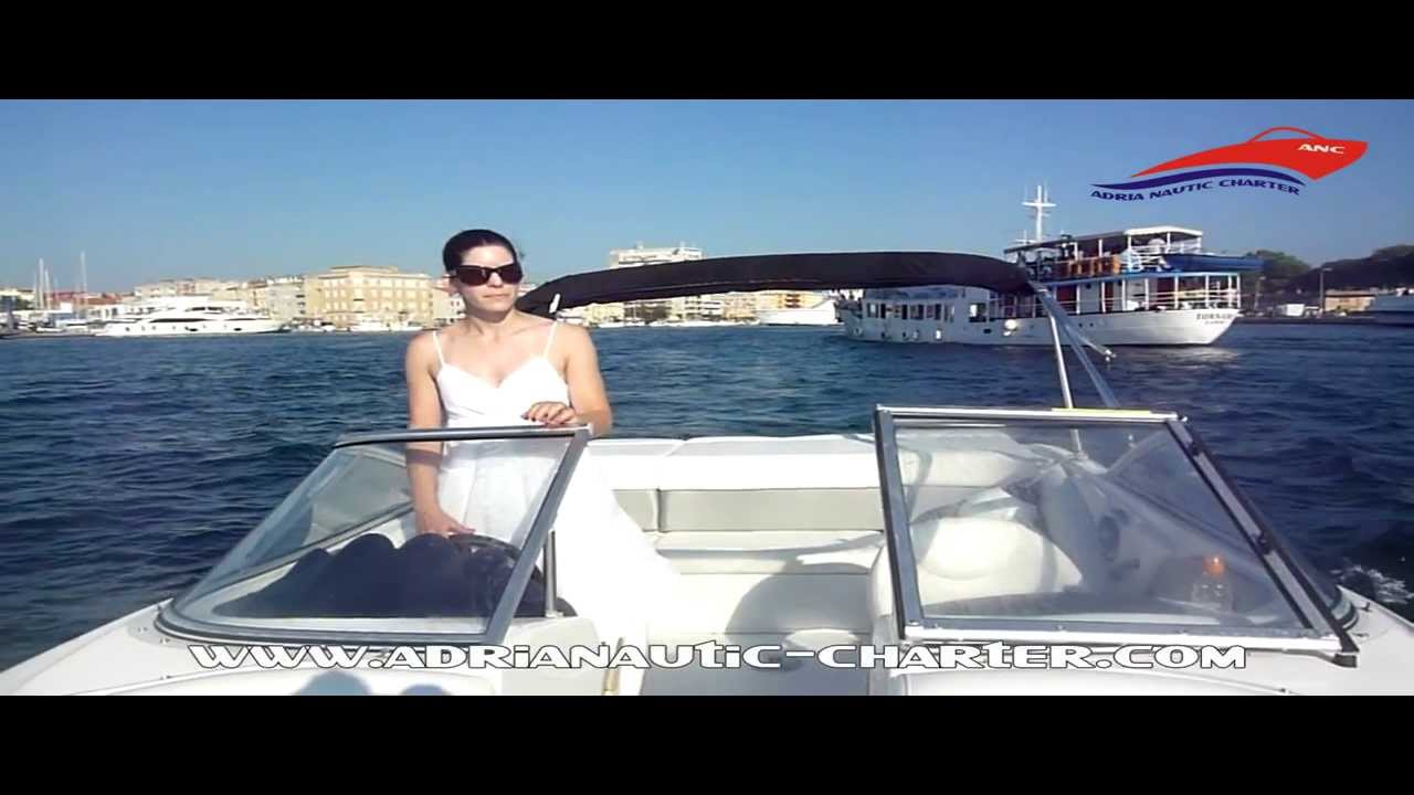 Mit dem Motorboot im Hafen von Zadar