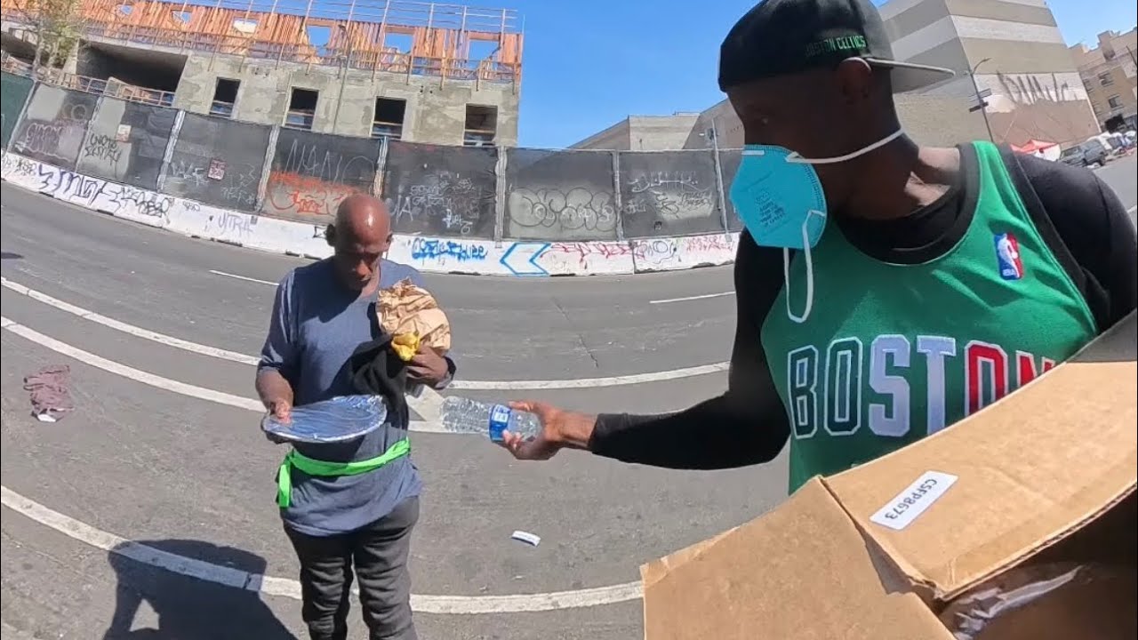 Feeding the homeless on skid row part #4 #programtime5 #empathy #helpingothers #feedthehomeless 