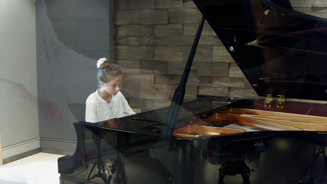 Andromache Kammenos plays Clara Schumann Polonaise C-dur op. 1 Nr. 2 – EUPLAYY