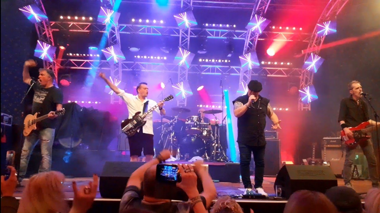 Hells Balls / T.N.T.    Live Hansezelt Bremen 21.10.2025