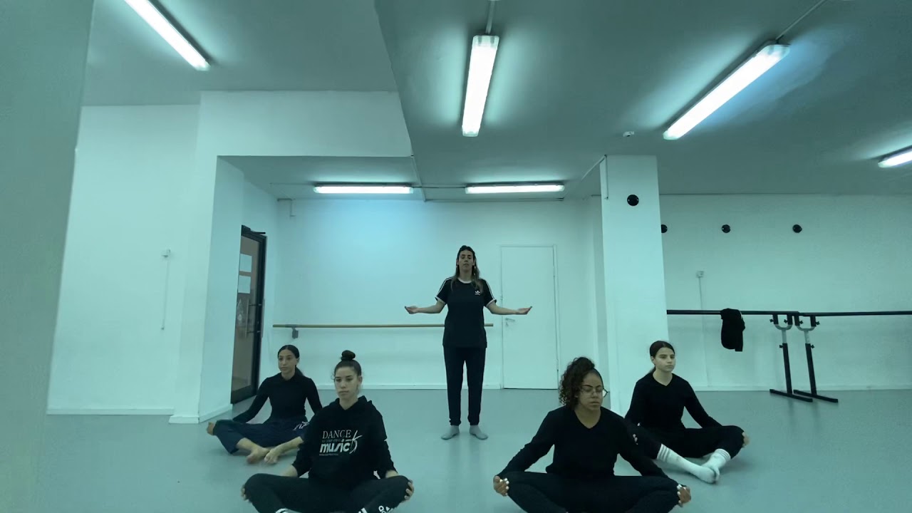 חימום רצפה - מתוך שיעור ג׳אז עם קארין ארביב