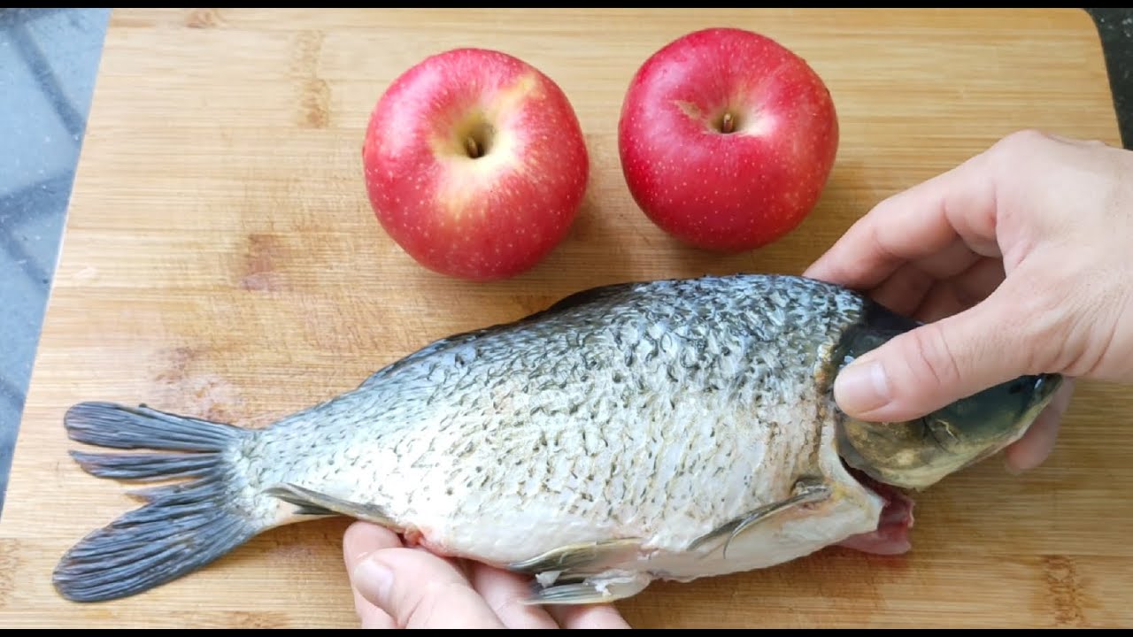 广东人煲鱼汤真有一套，加2个苹果，汤奶白清香味美，孩子超爱喝