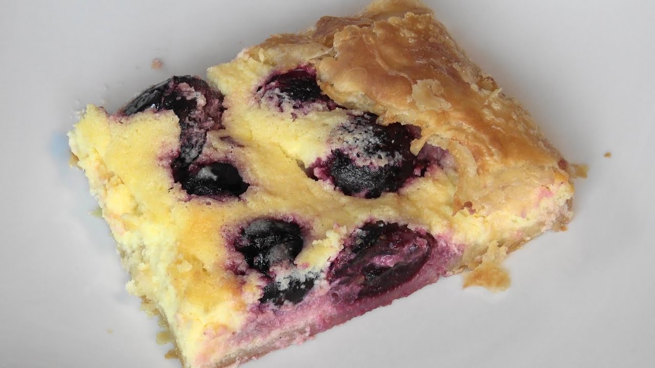 Topfenstrudel / Quarkstrudel mit Kirschen
