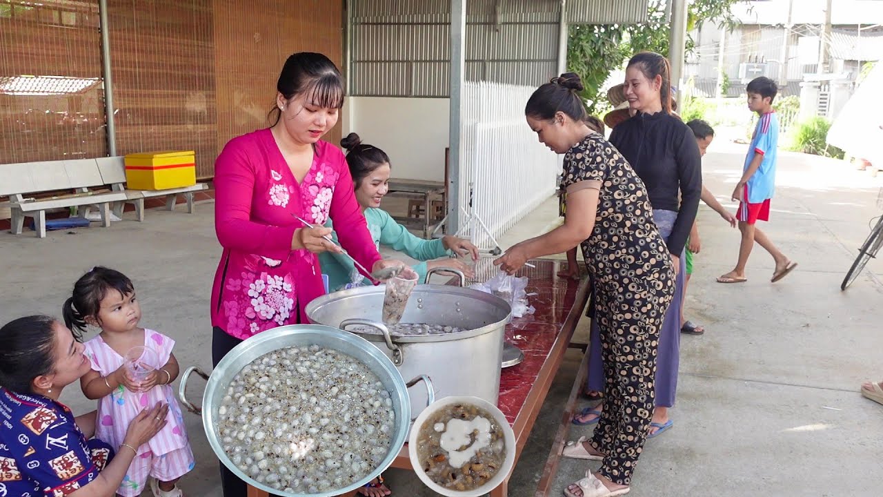 Chị Linh Tặng Nồi Chè Đậu Trắng Khoai Cao nước cốt dừa thơm béo cho Bà Con Ở Xóm | HQ #1588