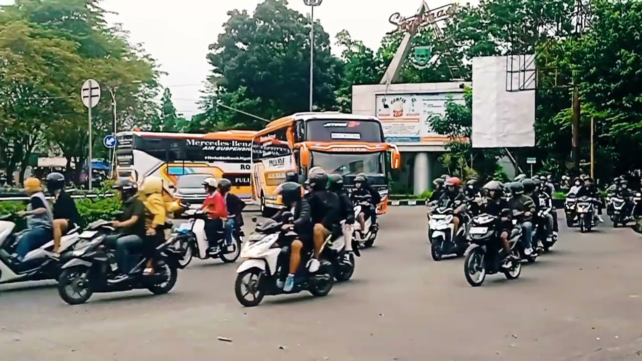 Di STOP RATUSAN SEPEDA MOTOR‼️BIS PARIWISATA DAN TRUCK TRONTON.