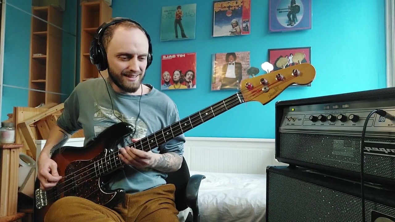 Queens of the Stone Age - I Appear Missing - Bass Cover + Tab