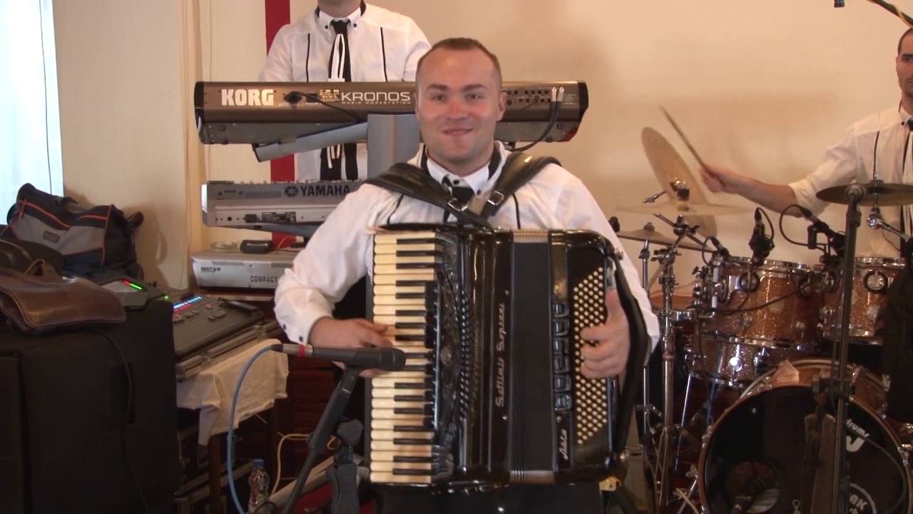 ACA SOFRONIJEVIĆ SVIRA ŠEVU SA ORKESTROM.... RASTURAJU- BANE FOTO KLADOVO