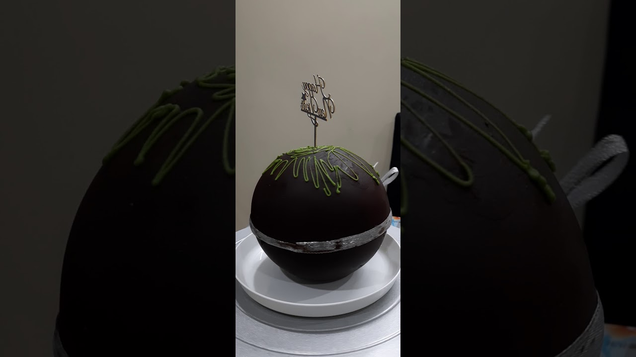 chocolate Pinata cake.. smash cake