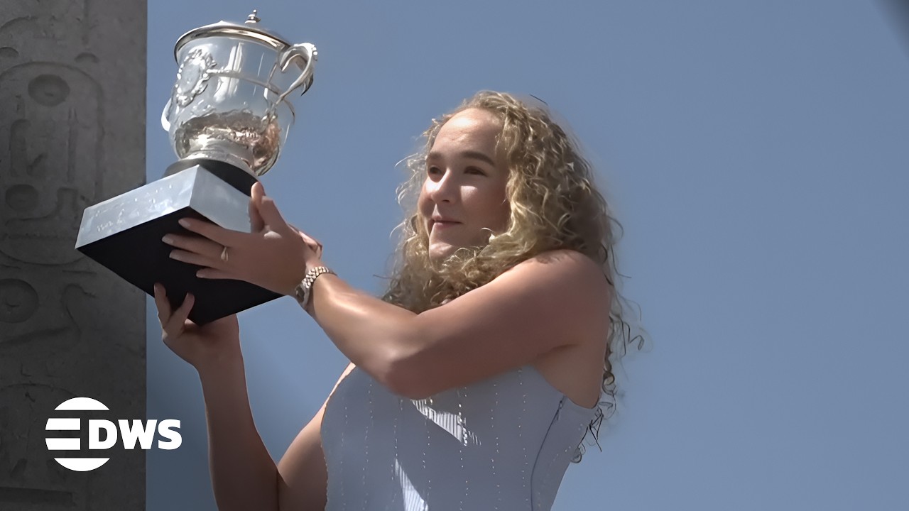 HISTORIC CELEBRATION: French Open Champion Mirra Andreeva Shares Trophy with Fans in Paris | AD14