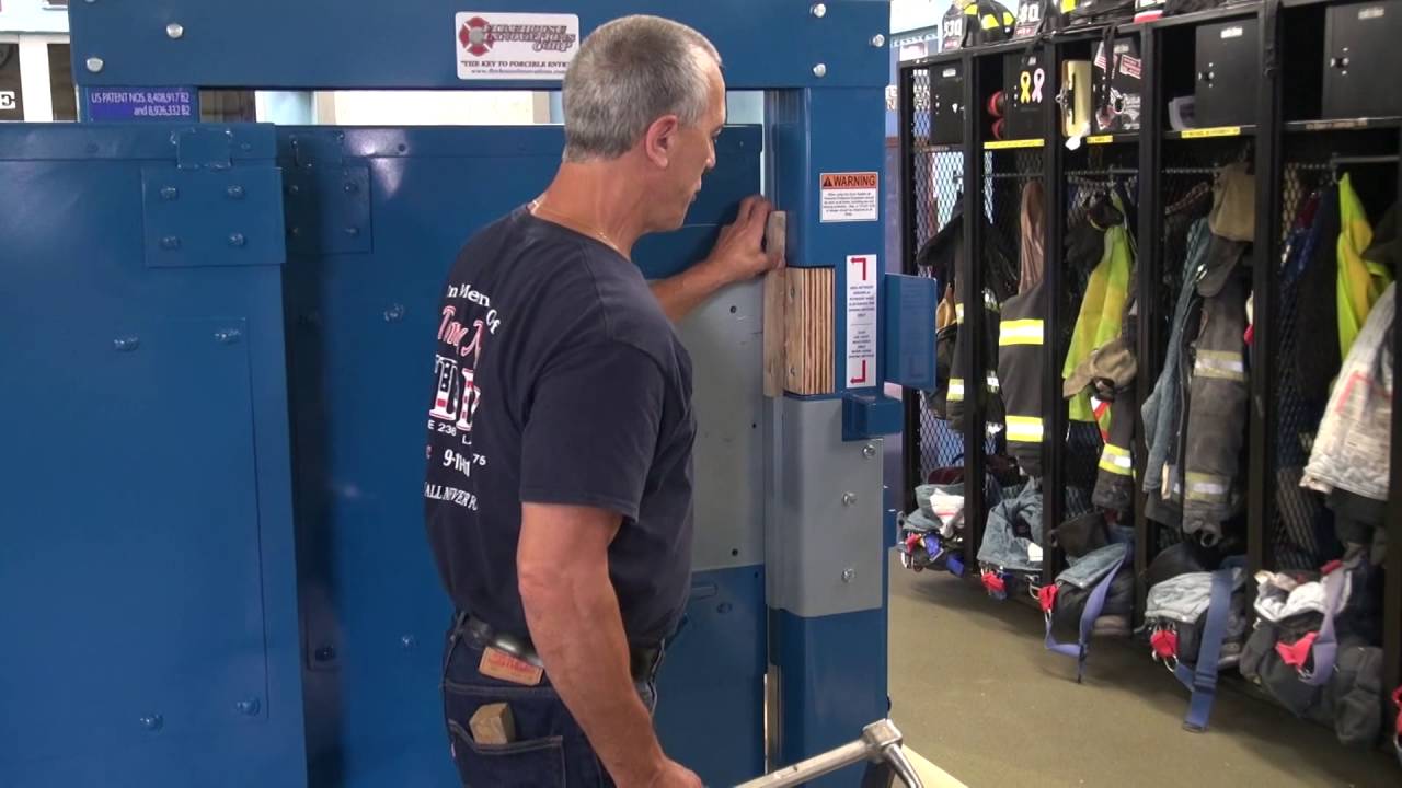 Firehouse Innovations LI, Inc. - Forcible Entry Video Training Tip #9 - Forcing Door
