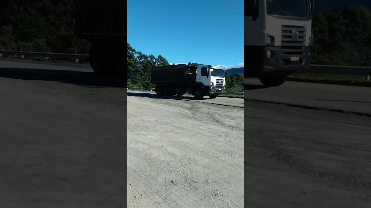 VW BRANCO CA&Ccedil;AMBA DESCENDO A SERRA #velocidade #caminh&atilde;o #caminhao #camioneros #camionero