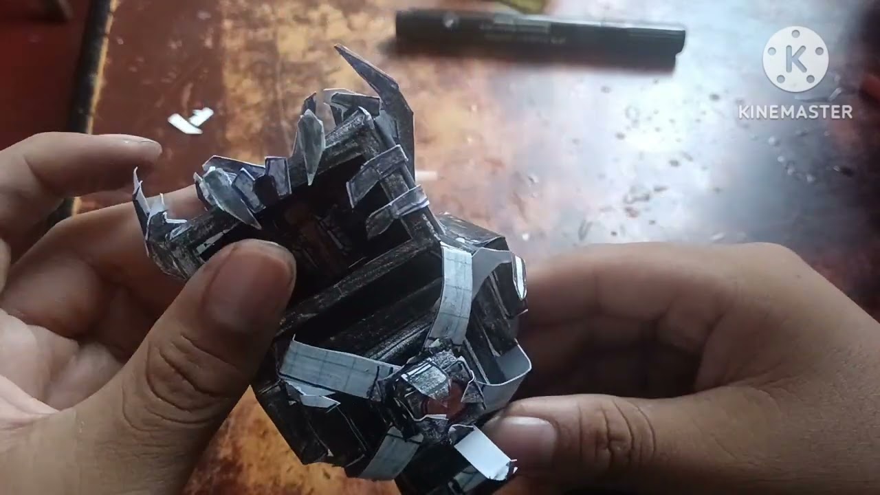 tutorial de como hacer al wachtman of doom de papercraft (especial 1,04k subs)