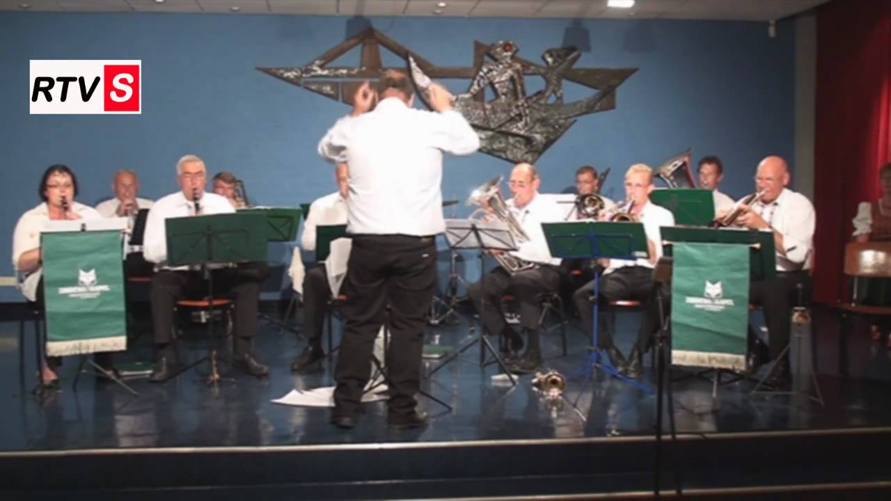 Optreden Zuidema Kapel tijdens opening 