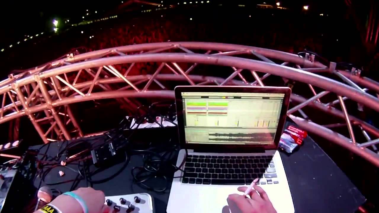 SKRILLCAM STAGEDIVE CREAMFIELDS 2011720p H 264 AAC)