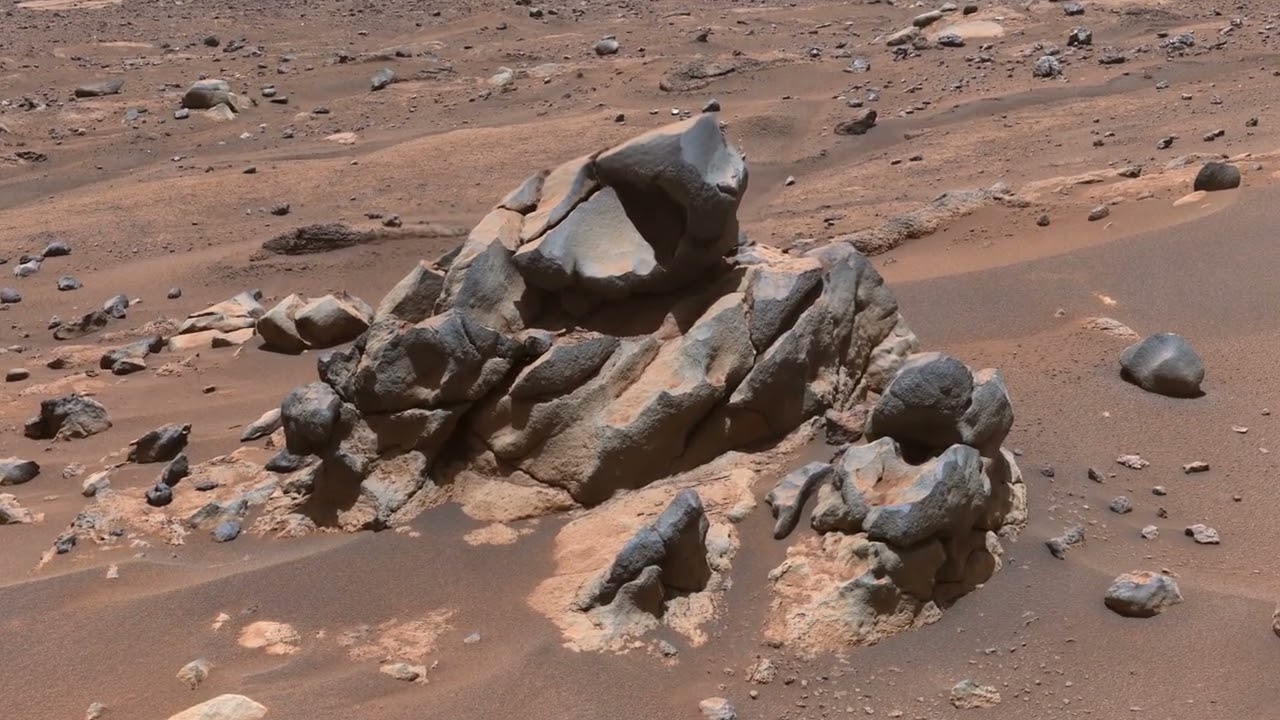 Perseverance Rover Zooms in on Ancient Mars River 