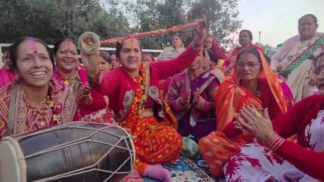 आई होली की बहार    फागुनवा रंग भर आयो रे 