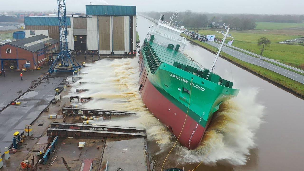 Launching of Nb. 430 'ARKLOW CLOUD' Shipyard Ferus Smit.