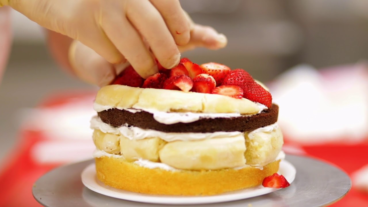 Julia's Bakery: How to Make a Bungalow Cake