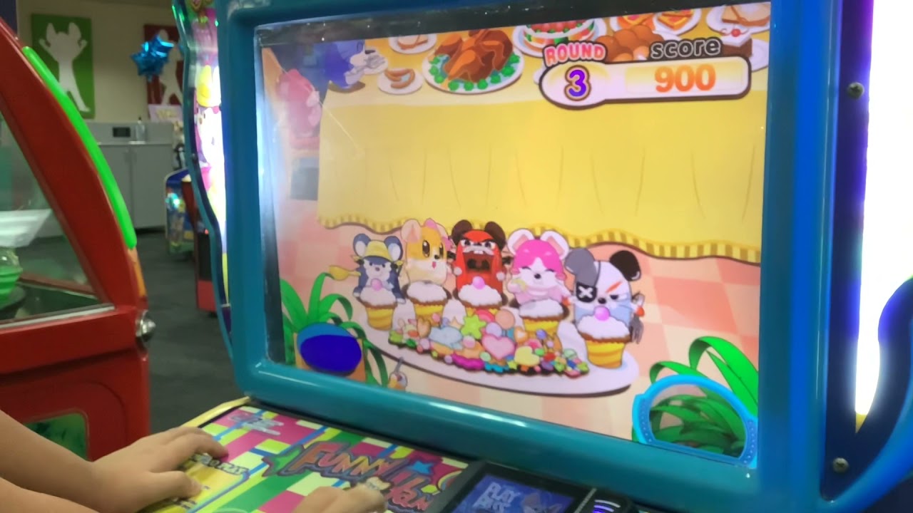 The Funny hamster Experience￼￼ (Chuck e Cheese Video)