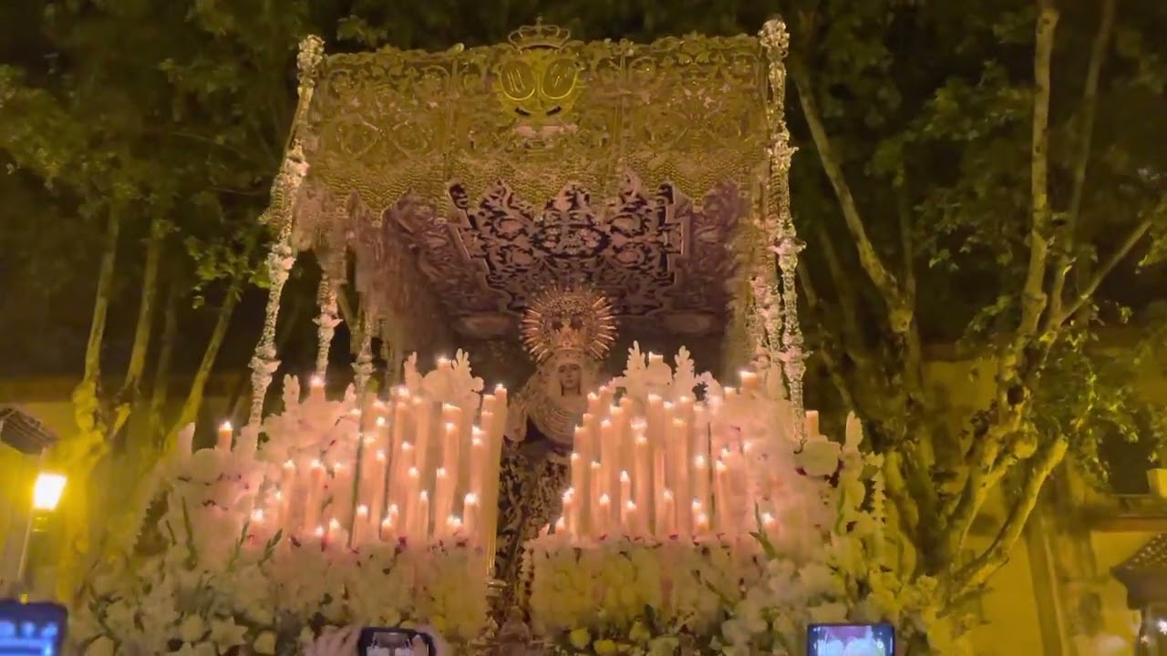 Esperanza de Triana en la Magdalena Semana Santa 2022 / Campanilleros y Al cielo la Reina de Triana