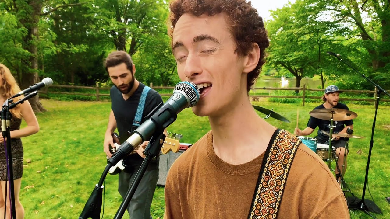 MRS ROBOT (Live on a Lawn) - Kyle Sparkman