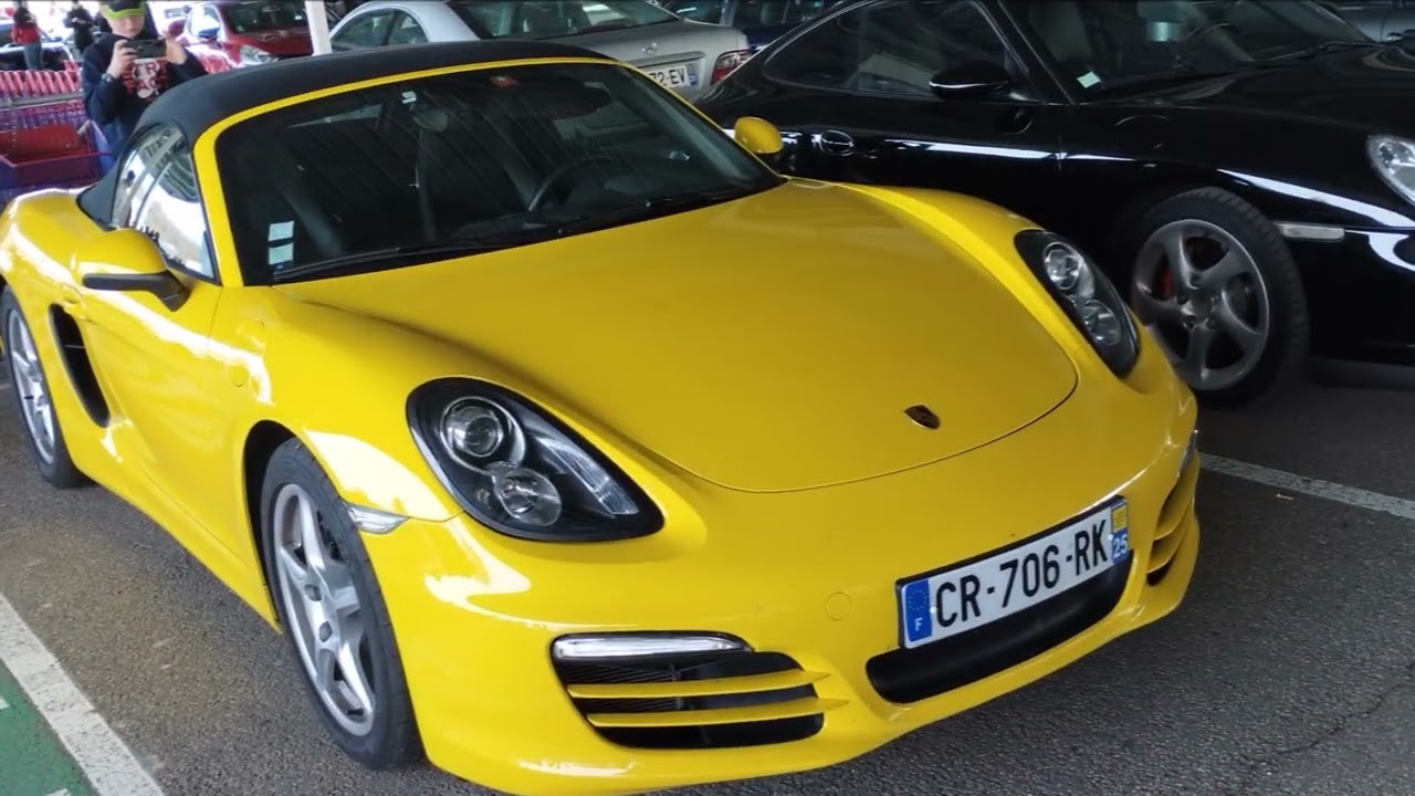 EXPOSITION DE VIEILLES VOITURES  ORGANISEE PAR LE CLUB AUTOMOBILE BISONTIN