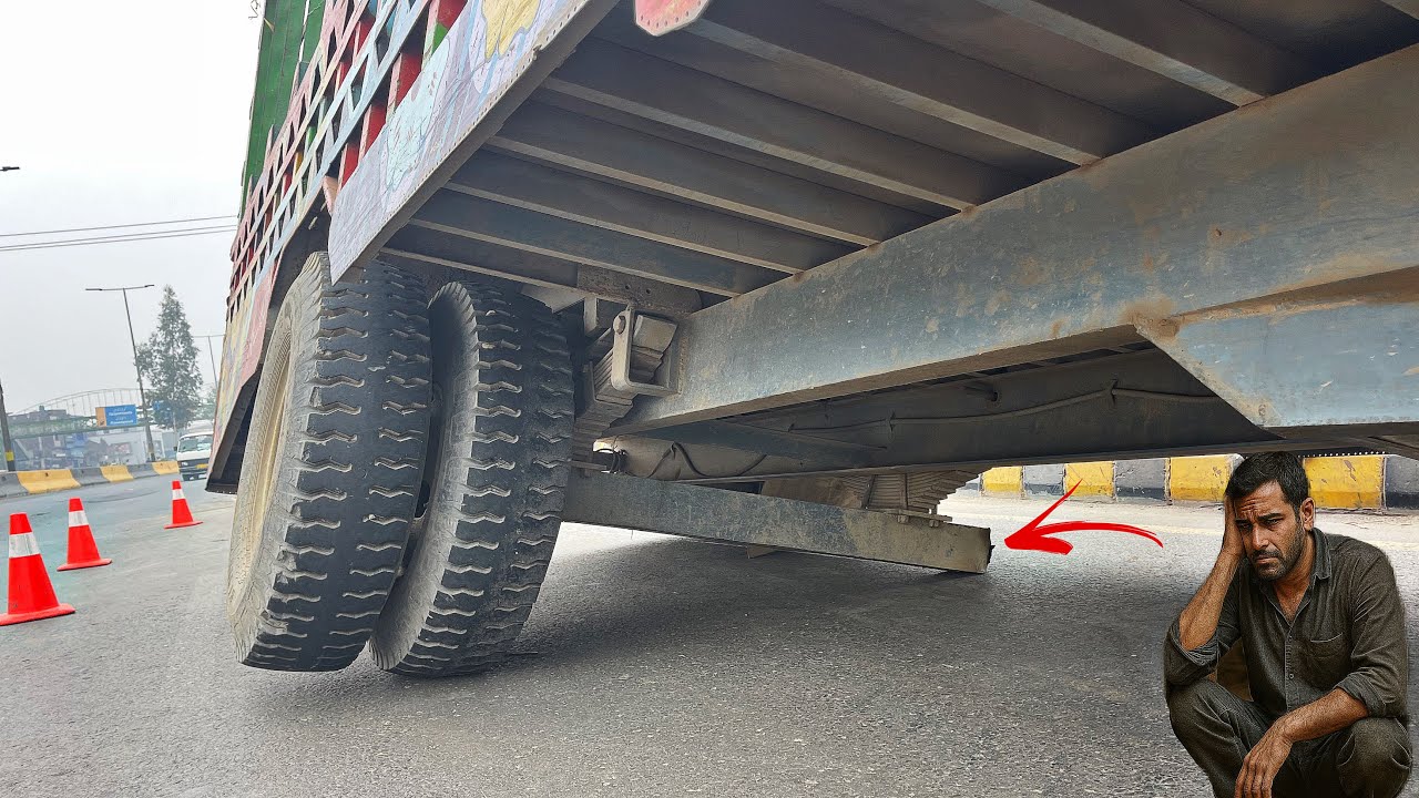 Tractor-Trolley Axle Snaps in Heavy Traffic — Mechanic Rebuilds It On the Spot!