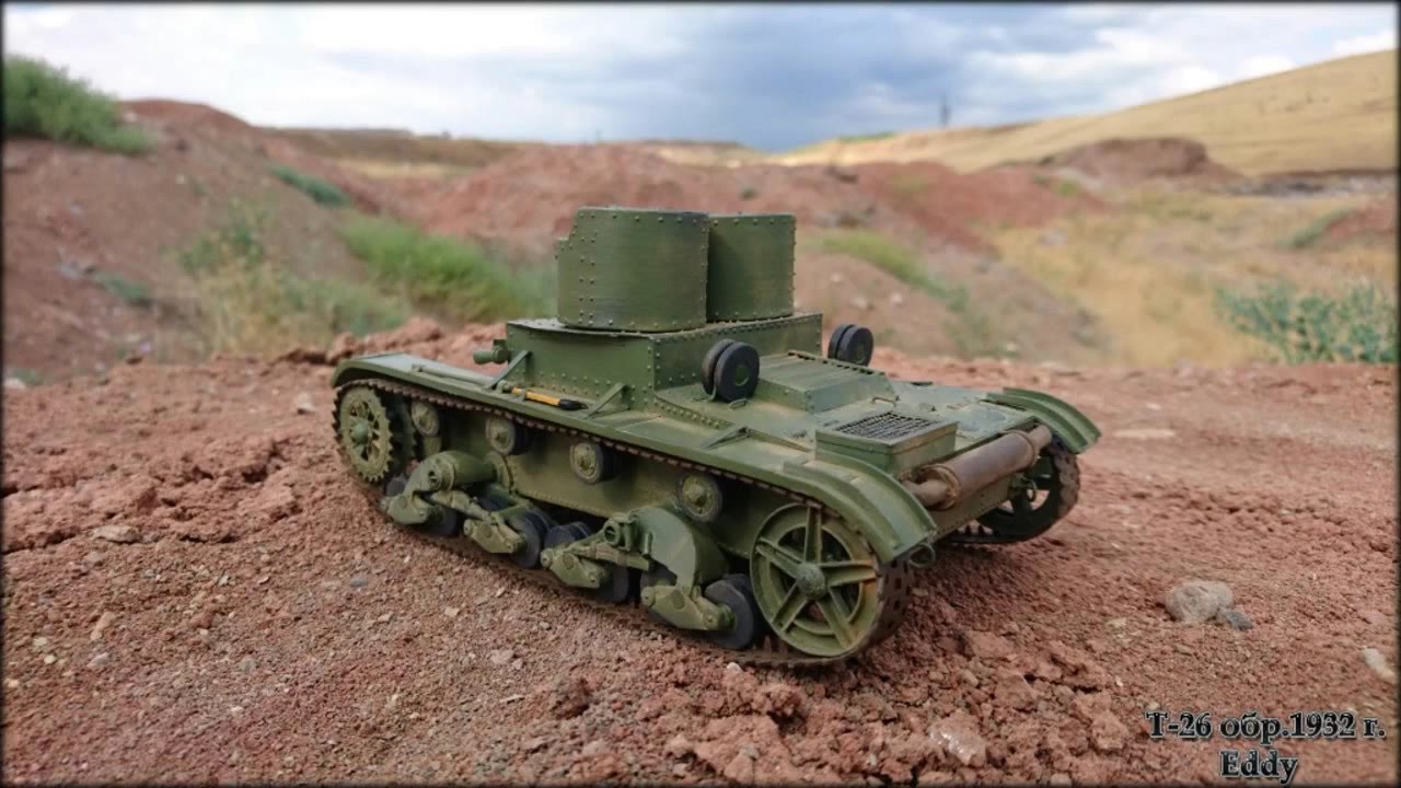 Обзор танка Т-26 двух башенный с 37 мм орудием.Масштаб 1:25.Материал бумага,картон.