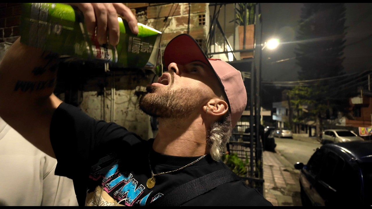 Alkoholverbot in Medellín – aber im Barrio wird trotzdem weiter gefeiert! 🇨🇴
