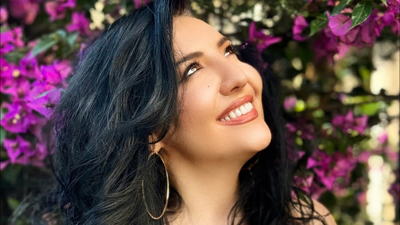 Burcu Göktürk-Güzel bir göz beni attı bu derin sevdaya