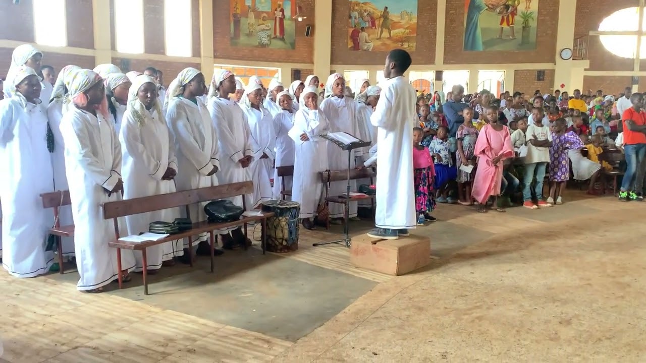 Credo: Nasadiki (Tz) chanté par la chorale Gloria