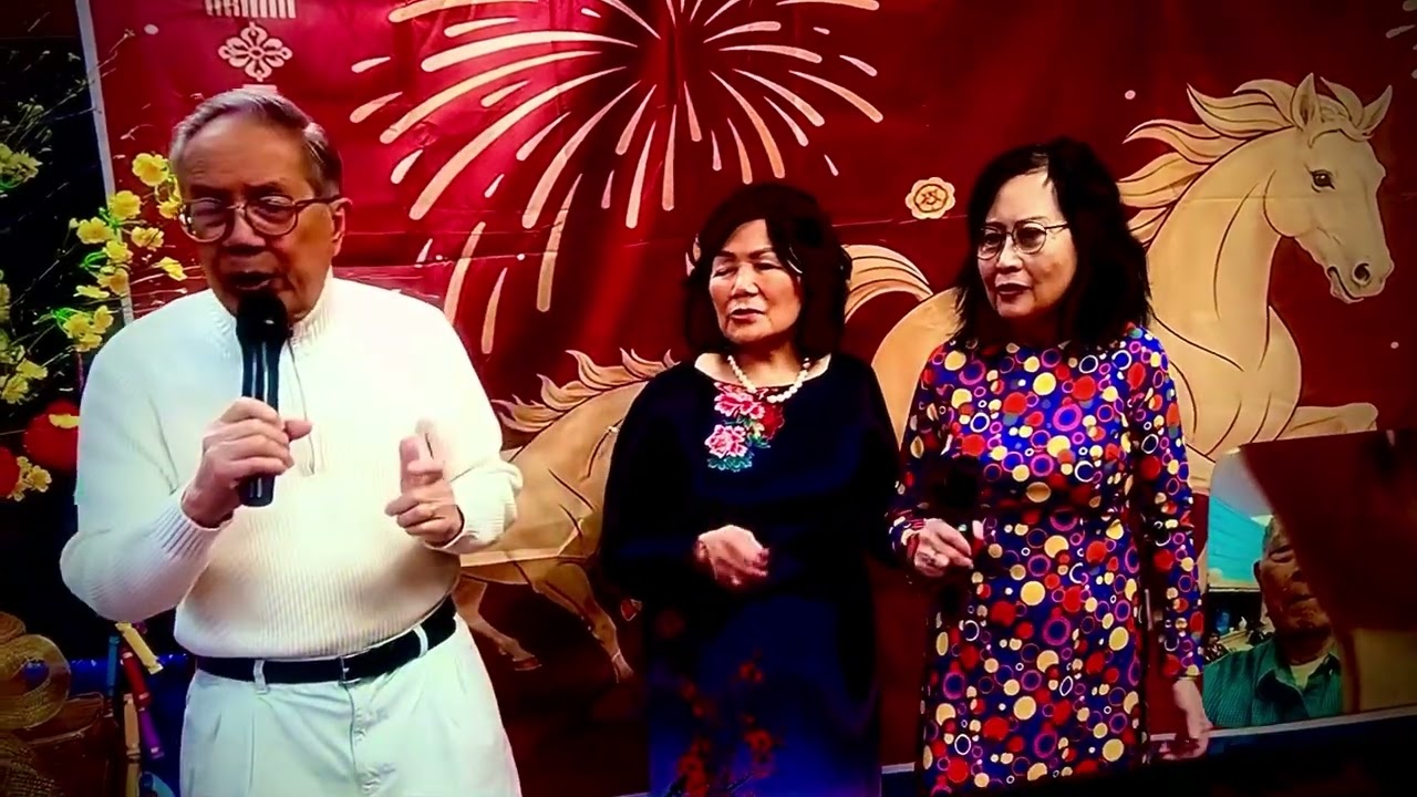 Toàn, Tâm, Liên hát “ gạo trắng trăng thanh “ của HTT .