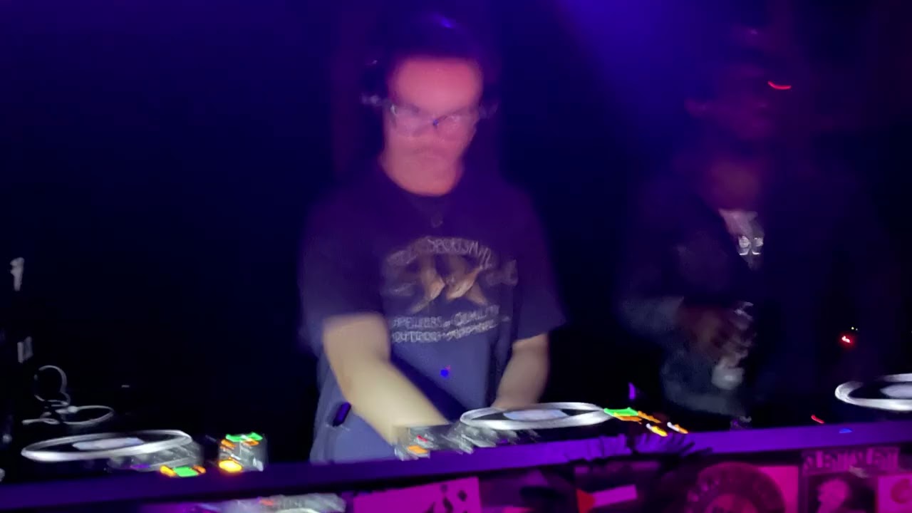 silkshirt live set at happy hour bossa nova + b2b w/ xvr