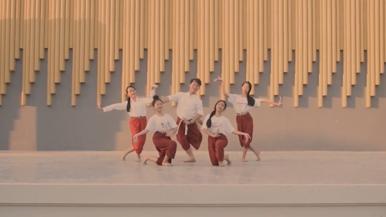 ตีบทท่ารำประกอบเพลงเธอหนอเธอ รายวิชานาฏศิลป์