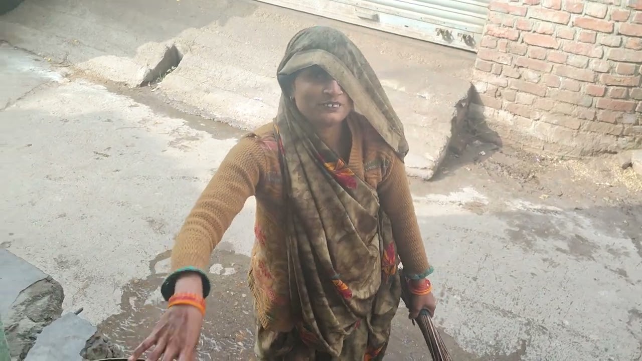 हेलो गाइसराधे आज हमकर रहे हैं घर कीसफाई हम कर रहे हैं घर की सफाई