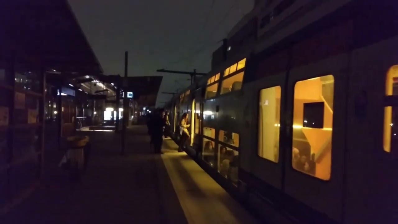 RER E à Rosa Parks (Soirée sans lampadaire) : MI2N Eole et Z 50000.