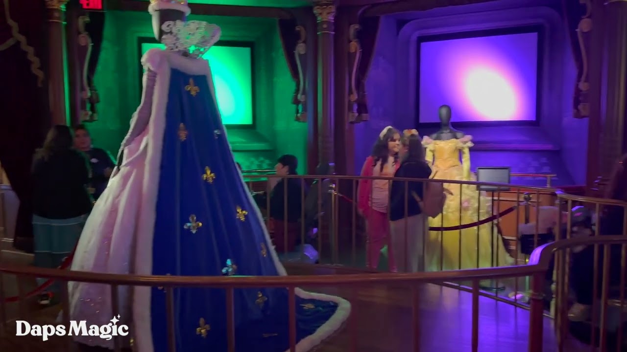 A Peek At Princess Gowns of the Past - Disneyland After Dark: Princess Nite   4K