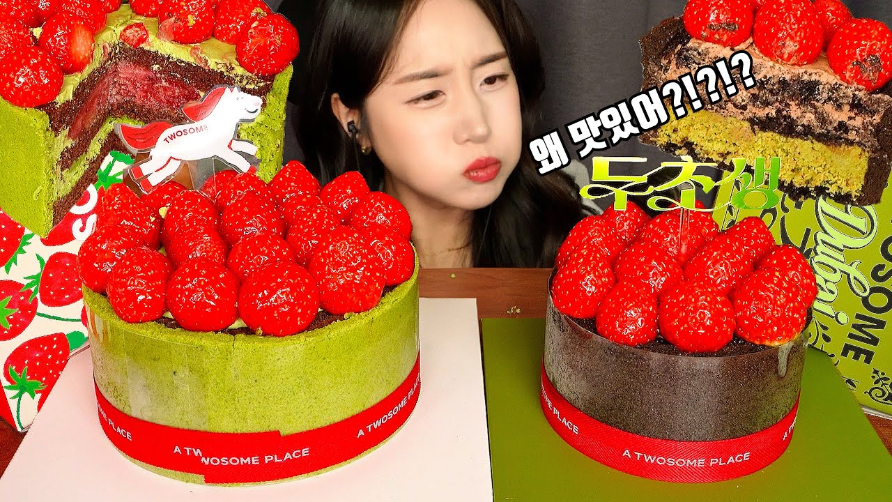 ФАНТАСТИЧЕСКИЙ ЗВУК! 🍓🍫 Хрустящий шоколадный торт с клубникой ASMR MUKBANG