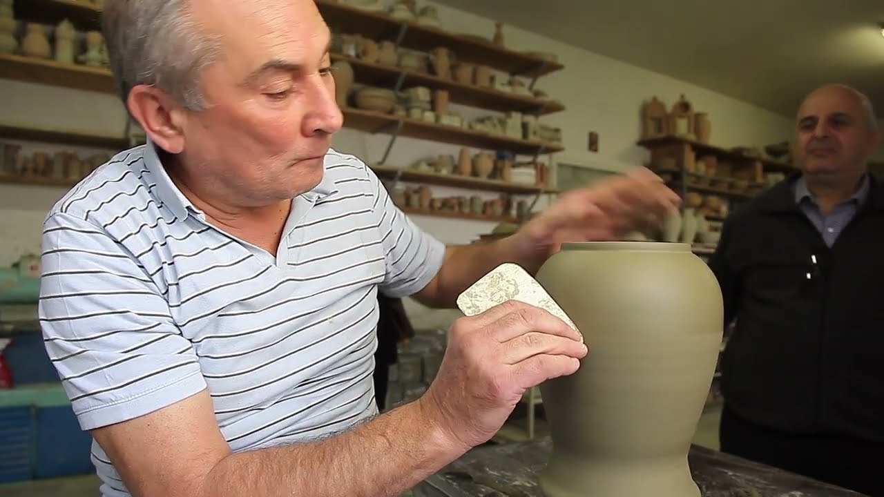 ARTISTICA - the making of and the ceramics that are hand painted in Deruta, Italy.