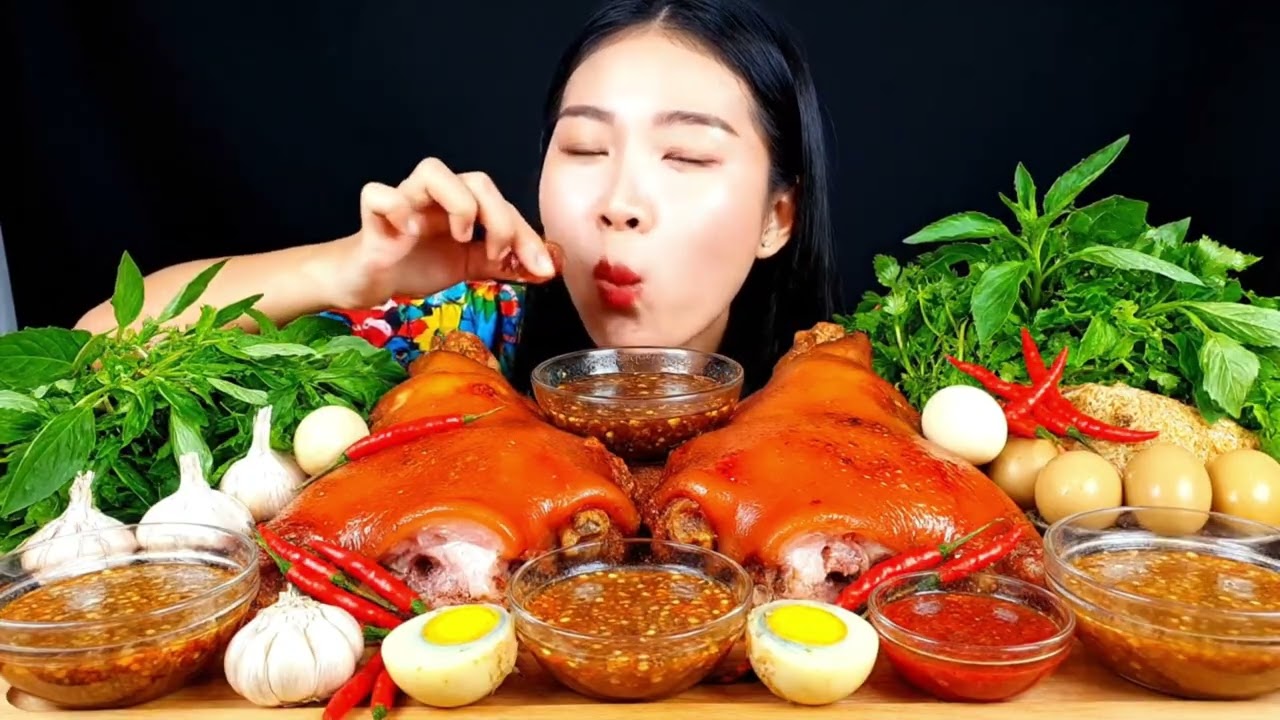 Crispy Roasted Suckling Pig Mukbang🐷😋🥵