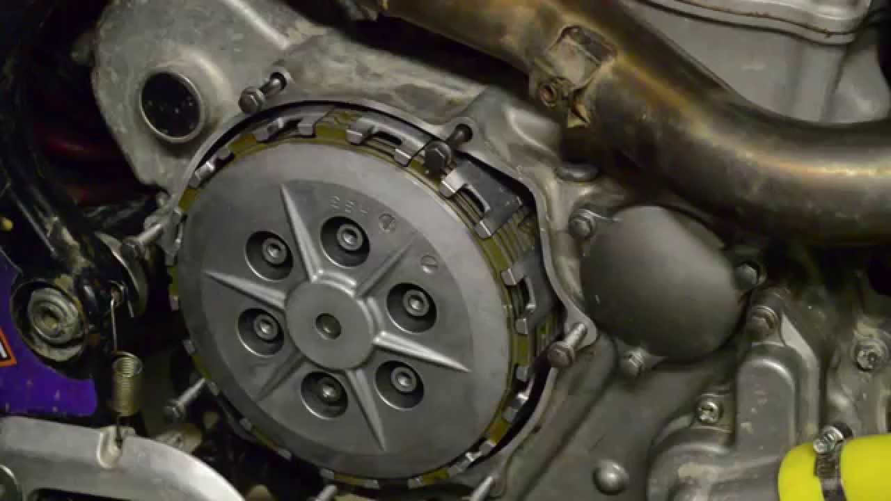 HOW TO REPLACE CLUTCH ON AN LTR450 | PIT TRAFFIC TECH TIP
