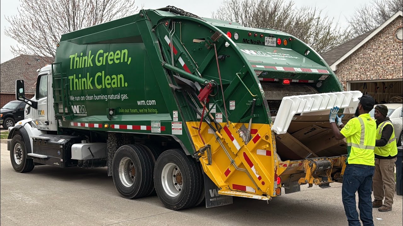 WM Big Pete McNeilus Rear Loader Garbage Truck on Fort Worth Extras