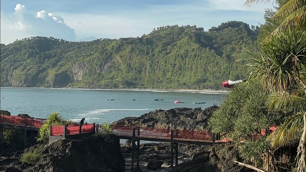 Liburan ke pantai menganti